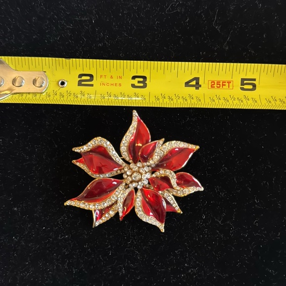 Poinsettia Brooch - Picture 5 of 5